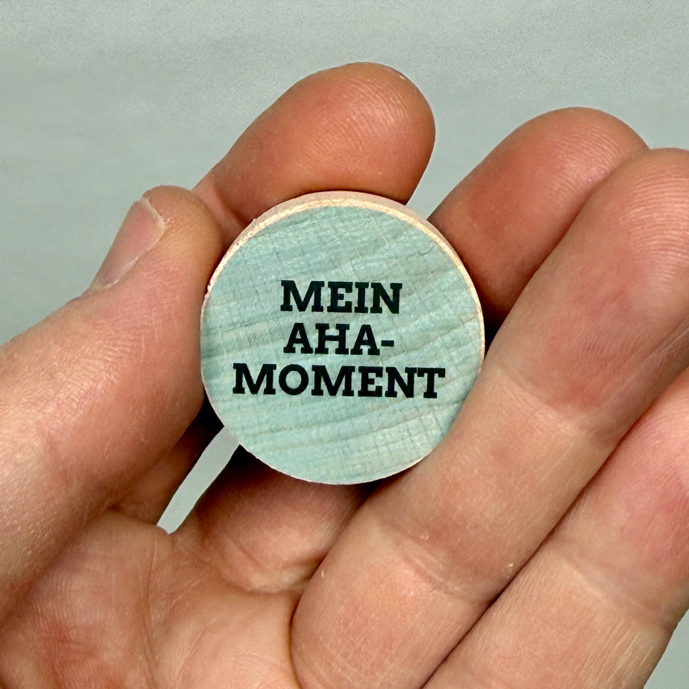 Check-Out-Steine mit Fragen wie Aha-Moment, Dankbarkeit oder Lernziele – anregende Methode für Seminar- und Coaching-Abschlussrunden