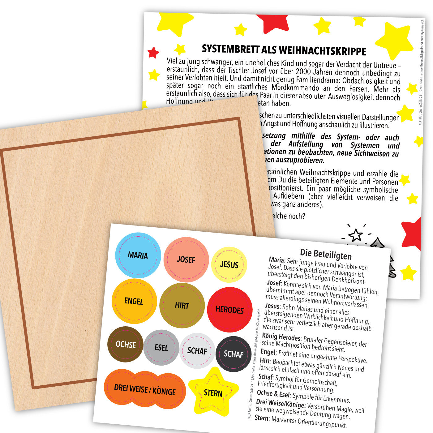 Kleine quadratische Systembrett-Karte aus festem Karton mit weihnachtlichen Figuren-Stickern, arrangiert als klassische Krippenszene mit Maria, Josef, Jesuskind, Hirten, Engeln, Königen, Herodes und Stern.